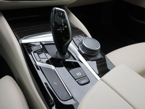 Used 2019 BMW 530i w/ Convenience Package image 26