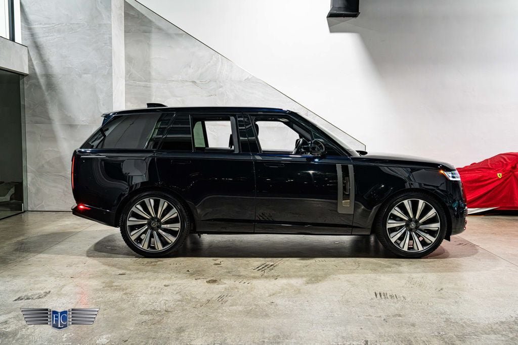 Used 2023 Land Rover Range Rover SV AWD/4WD image 8