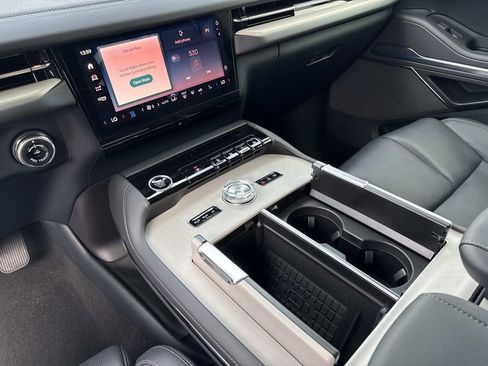 New 2025 Lincoln Navigator Reserve image 28