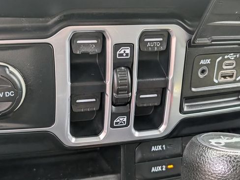 Used 2018 Jeep Wrangler Unlimited Sport S AWD/4WD image 25