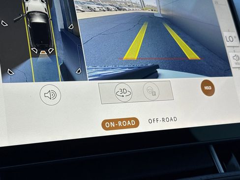 Used 2026 Land Rover Range Rover Velar Dynamic SE image 24