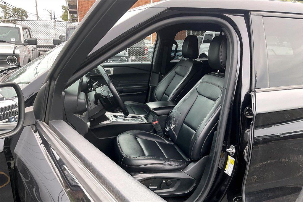 Used 2020 Ford Explorer XLT w/ Equipment Group 202A AWD/4WD image 24