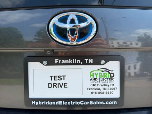 Used 2018 Toyota Prius Two w/ Prius Two Safety Plus Package FWD image 3