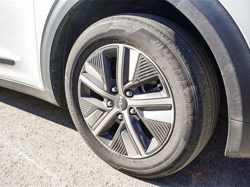 Used 2022 Kia Niro LXS image 9