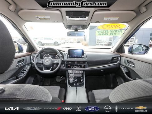 Used 2023 Nissan Rogue SV image 22