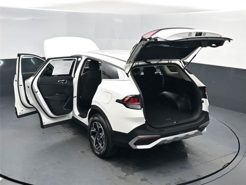 Used 2025 Kia Sportage LX image 24