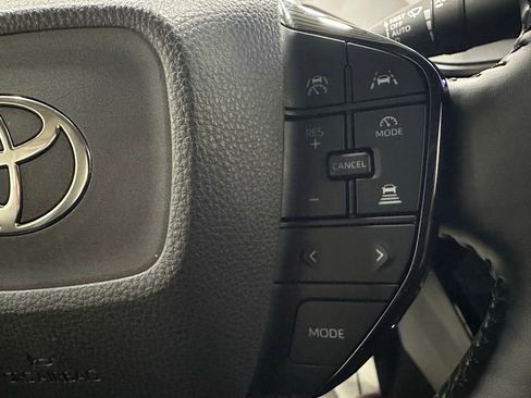 Used 2025 Toyota Prius XLE image 20