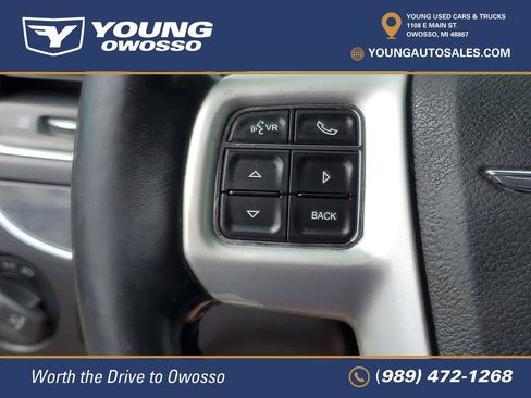 Used 2016 Chrysler Town & Country Touring-L FWD image 15