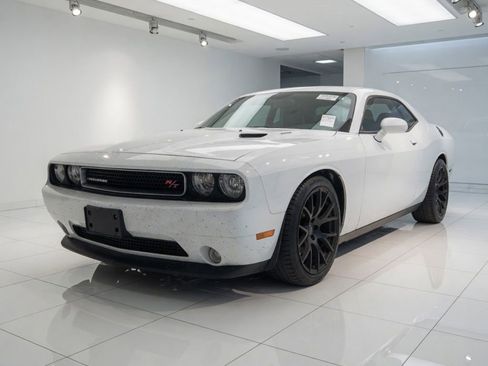 Used 2014 Dodge Challenger R/T RWD image 1