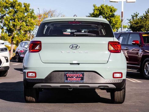 Used 2025 Hyundai Venue SEL image 8