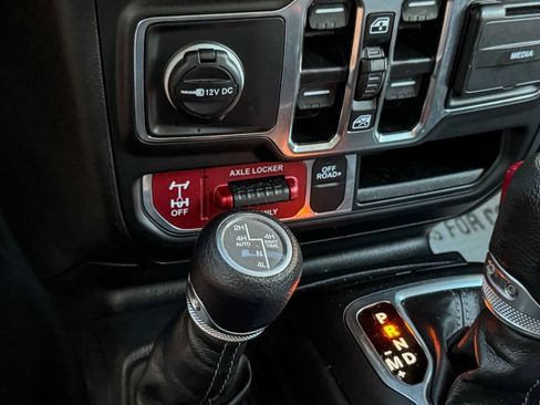 Used 2024 Jeep Wrangler Unlimited AWD/4WD image 35