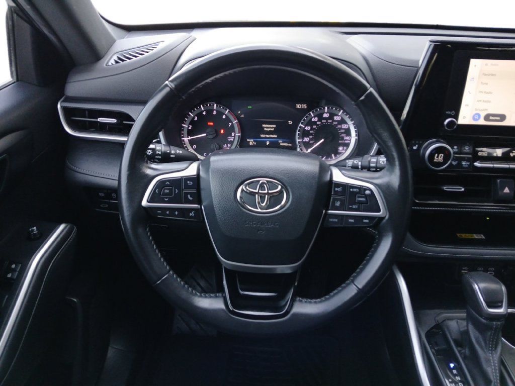 Used 2023 Toyota Highlander XSE FWD image 21