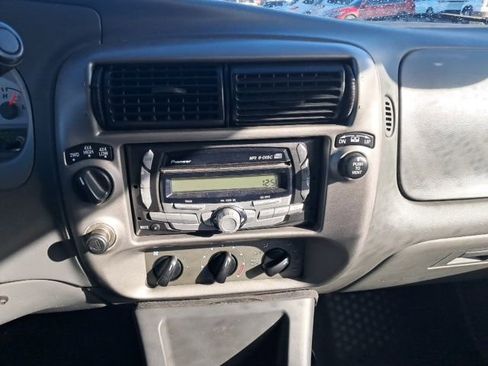 Used 2005 Ford Explorer Sport Trac XLT image 22