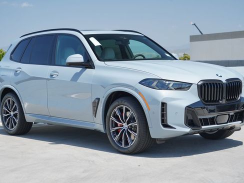 New 2026 BMW X5 xDrive40i w/ M Sport Package AWD/4WD image 3
