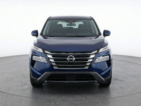 Used 2025 Nissan Rogue SV image 2