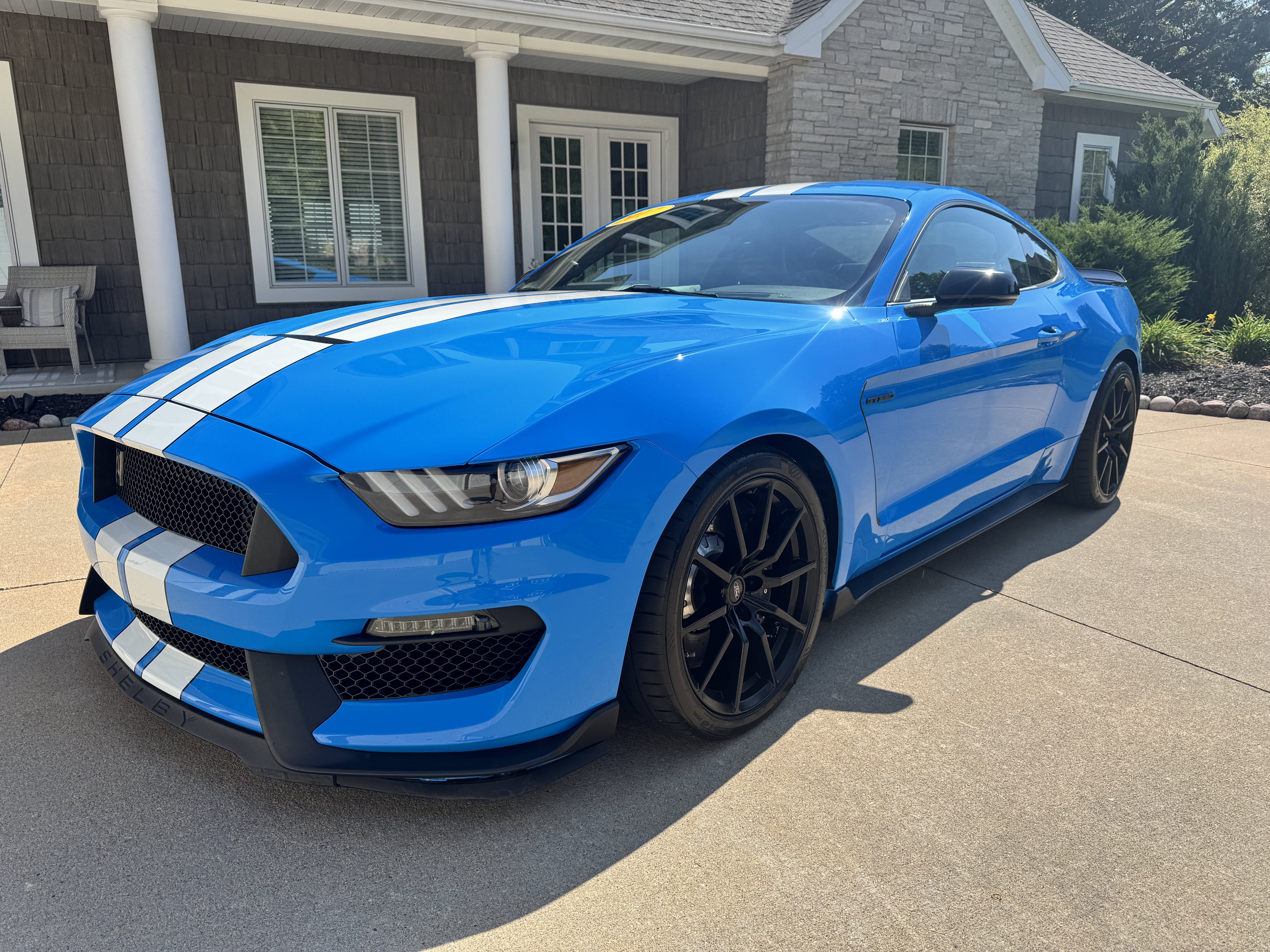 Used 2017 Ford Mustang Shelby GT350 RWD image 1