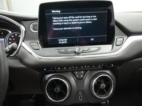 Used 2025 Chevrolet Blazer LT w/ Sound & Technology Package FWD image 10
