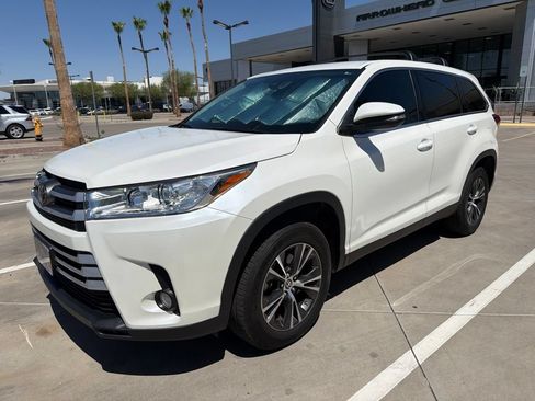 Used 2019 Toyota Highlander Plus FWD image 1