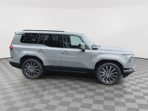 Used 2024 Lexus GX 550 w/ Accessory Package (Z1) AWD/4WD image 9