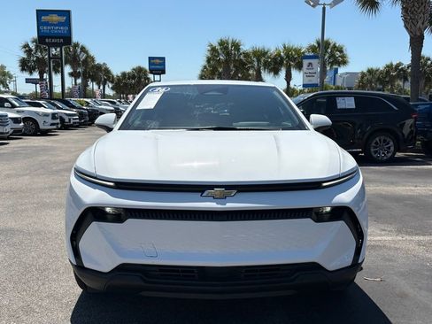 Used 2026 Chevrolet Equinox EV LT FWD image 3