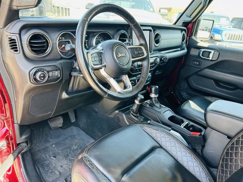 Used 2021 Jeep Gladiator Overland image 12