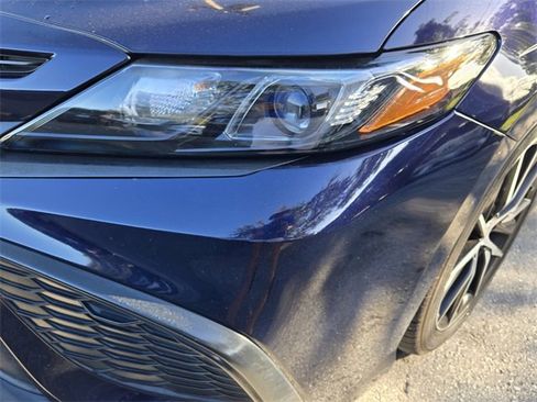 Used 2021 Toyota Camry SE image 11