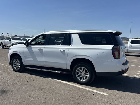 Used 2023 Chevrolet Suburban LT AWD/4WD image 3