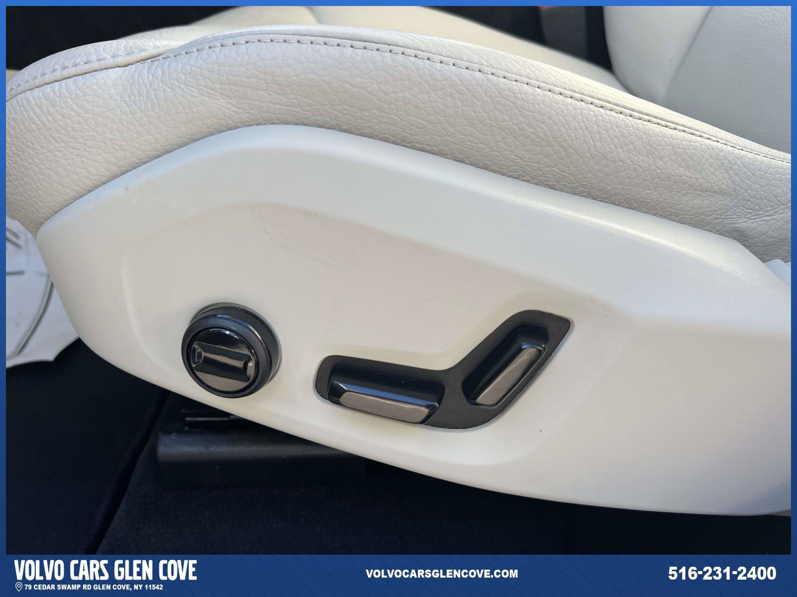 Certified 2024 Volvo XC60 B5 Plus AWD/4WD image 18