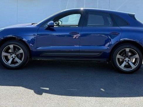 Used 2025 Porsche Macan AWD/4WD image 2