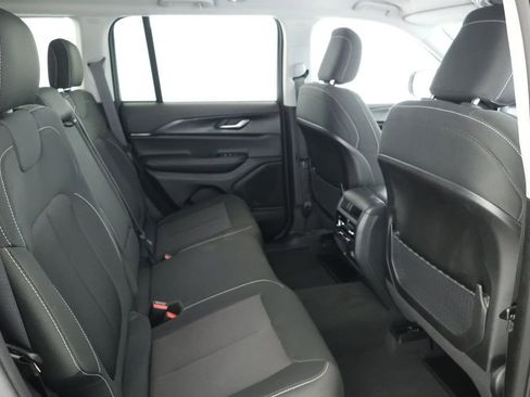 Used 2023 Jeep Grand Cherokee Laredo image 20