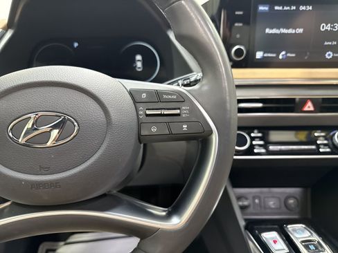 Used 2020 Hyundai Sonata SEL w/ Premium + Sunroof Package FWD image 18