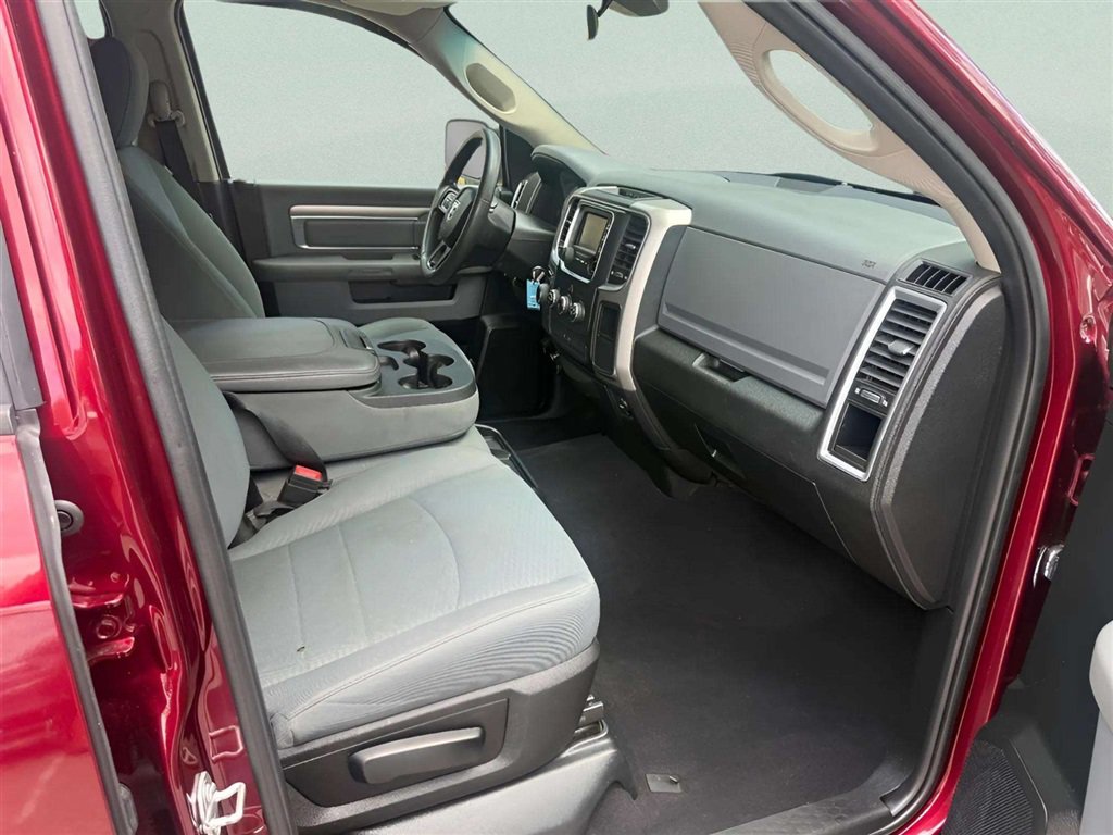 Used 2020 RAM 1500 Classic SLT AWD/4WD image 14