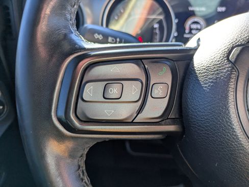 Used 2021 Jeep Gladiator Willys image 17