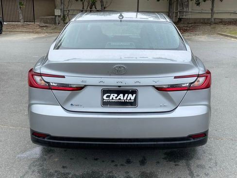 Used 2025 Toyota Camry SE image 6