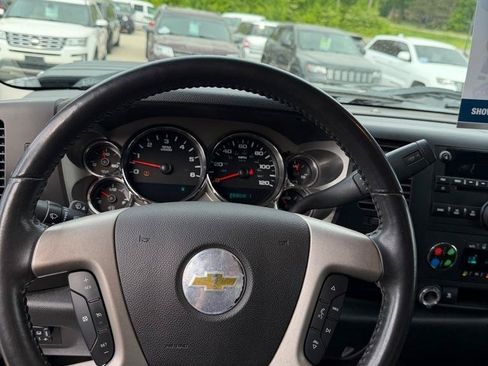 Used 2011 Chevrolet Silverado 2500 LT w/ Interior Plus Package AWD/4WD image 11