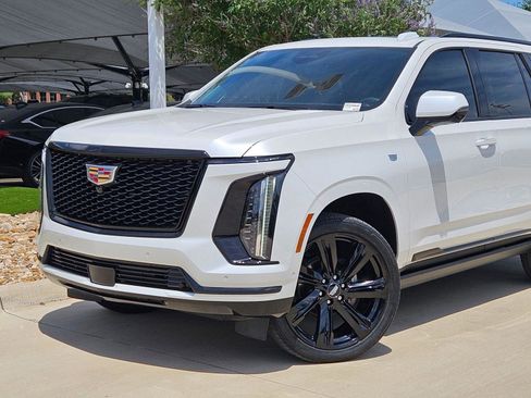 Used 2025 Cadillac Escalade Sport Platinum w/ LPO, Floor Liner Package AWD/4WD image 6