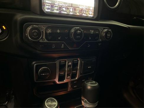 Used 2020 Jeep Wrangler Unlimited Sahara image 30