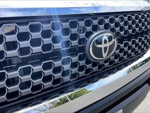 Used 2020 Toyota Tundra SR5 w/ SR5 Upgrade Package AWD/4WD image 29