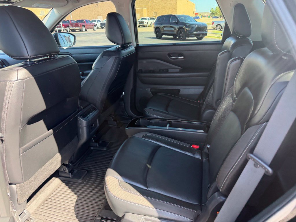 Used 2023 Nissan Pathfinder SL w/ SL Premium Package FWD image 19