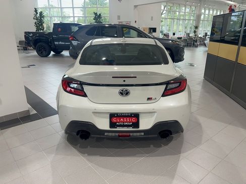 New 2025 Toyota GR86 Premium image 18