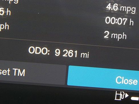 Certified 2025 Volvo XC90 B6 Plus image 32