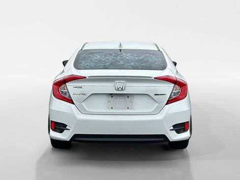 Used 2018 Honda Civic Touring image 4