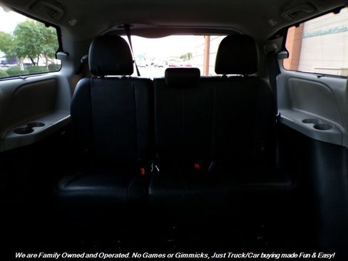 Used 2015 Toyota Sienna SE image 35