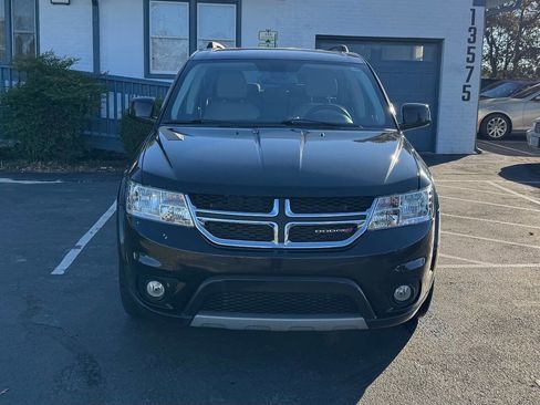 Used 2018 Dodge Journey SXT image 4