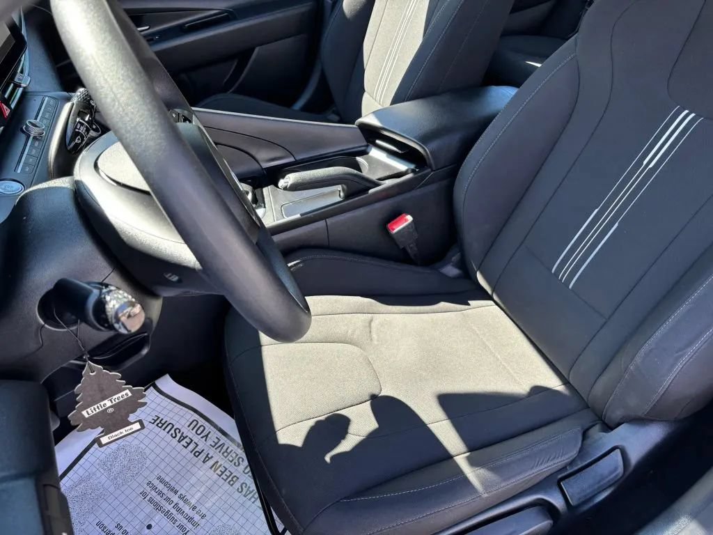 Used 2024 Hyundai Elantra SEL FWD image 11