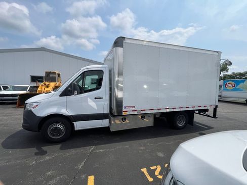 Used 2024 Mercedes-Benz Sprinter 4500 image 2