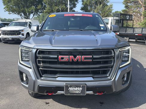 Used 2022 GMC Yukon XL AT4 AWD/4WD image 3