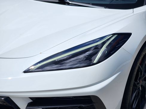 Used 2022 Chevrolet Corvette Stingray Premium Conv w/ Z51 Performance Package RWD image 11