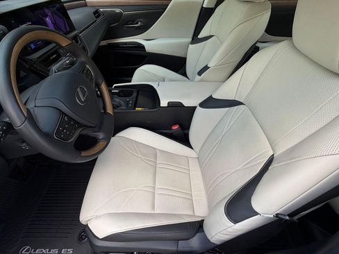 Certified 2025 Lexus ES 300h Ultra Luxury w/ Accessory Package (Z1) FWD image 5