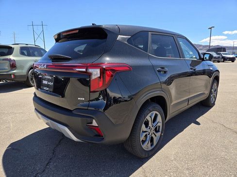 Used 2025 Kia Seltos LX image 3